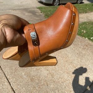 Coach Natural tan clogs